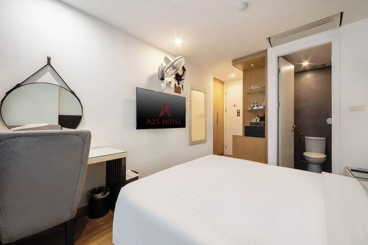 Room 10 of 28