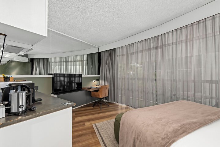 Room 10 of 34