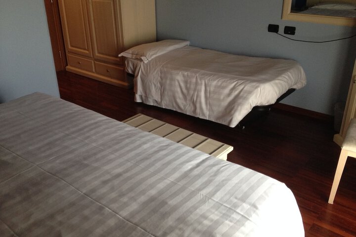 Room 9 of 48