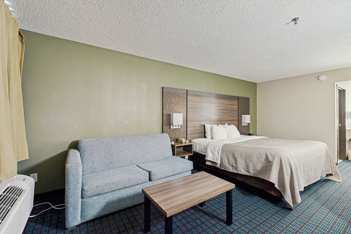 Room 9 of 27