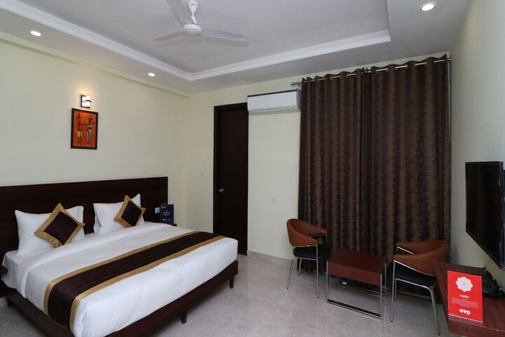 OYO 12074 VIKRANTS RESIDENCY