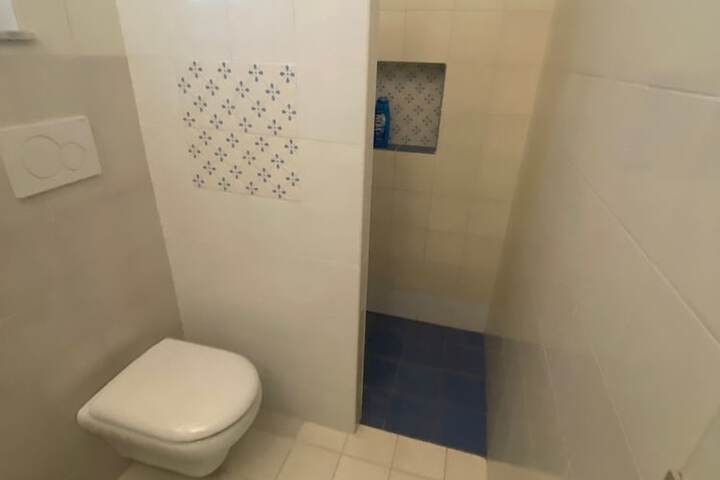 Room 13 of 87