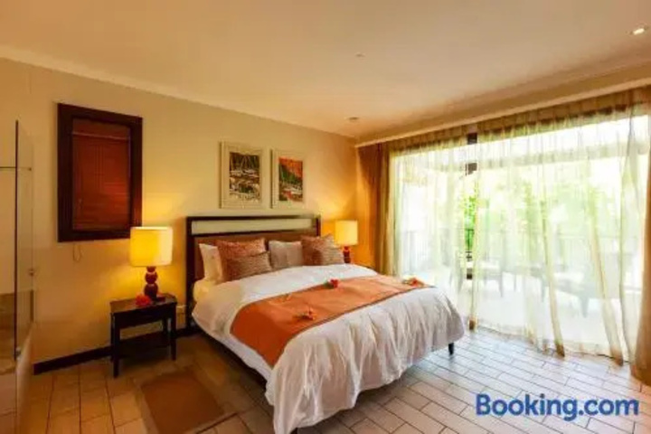 Room 3 of 8