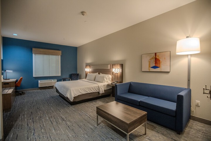 Room 15 of 83