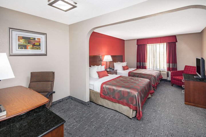Standard Room, King or Two Doubles (3 of 5)