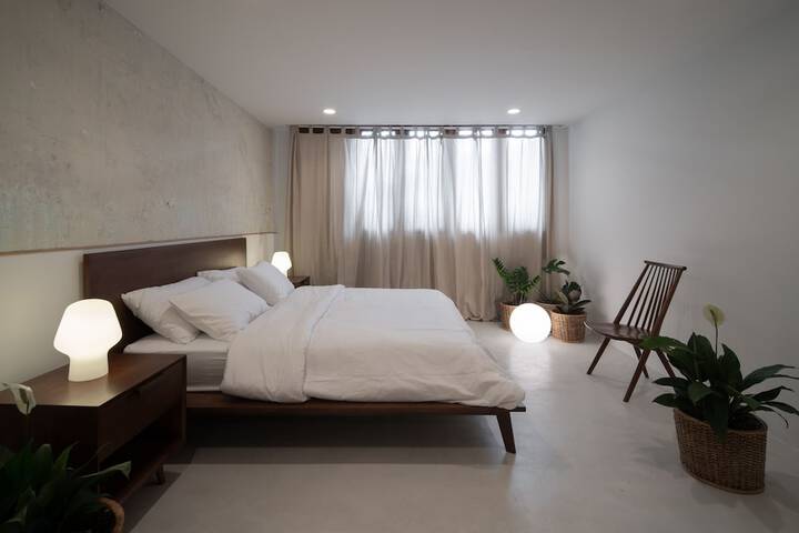 Room 42 of 47