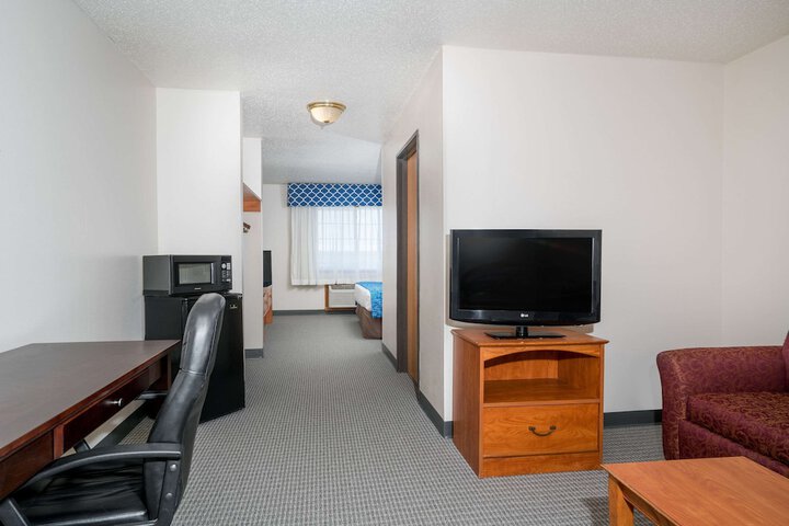 1 King Bed (1 of 9)