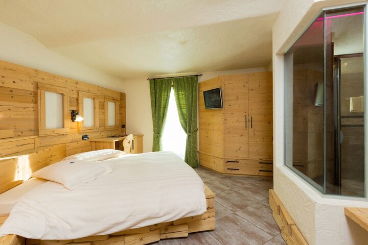 Room 11 of 39