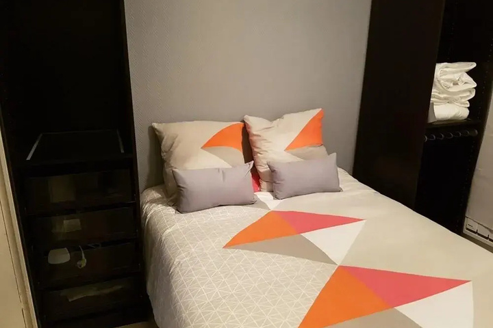 Room 2 of 16