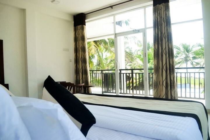 Room 14 of 36