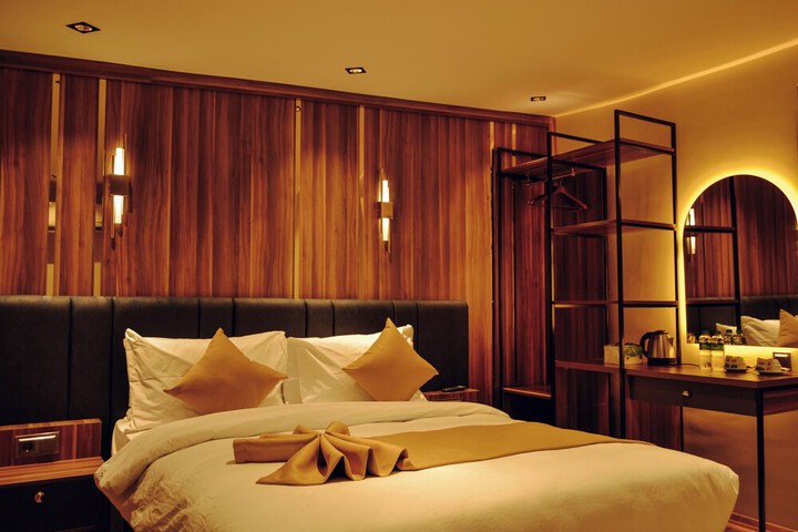 Room 32 of 54