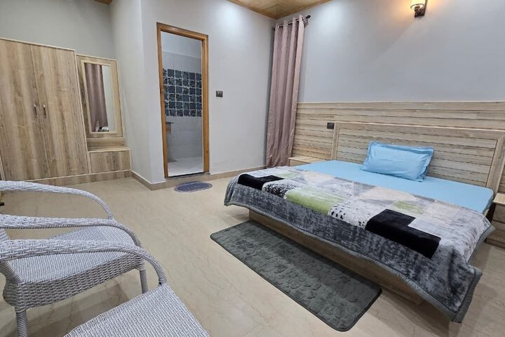 Room 3 of 8