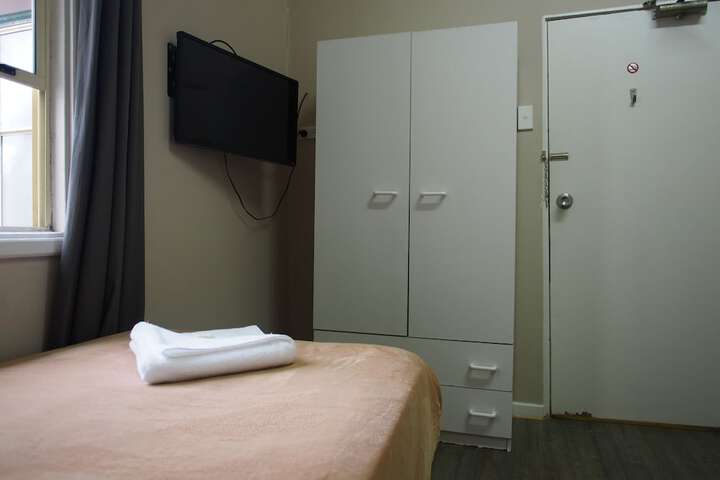 Room 18 of 52