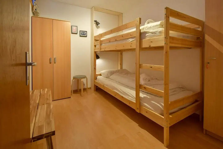 Room 5 of 10