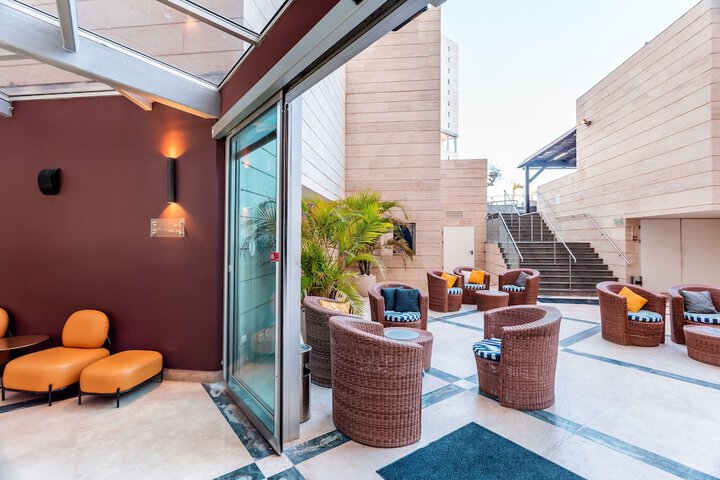 Entrance & Lobby