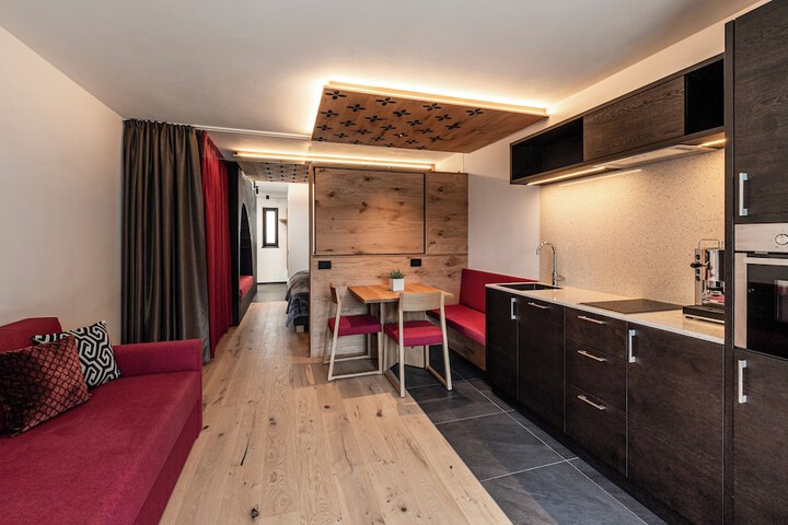 Room 4 of 20