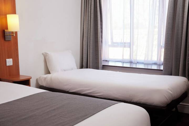 Room 32 of 74