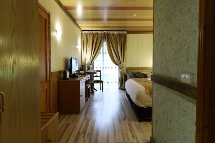 Room 14 of 68