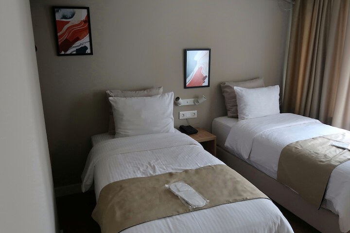 Room 3 of 40