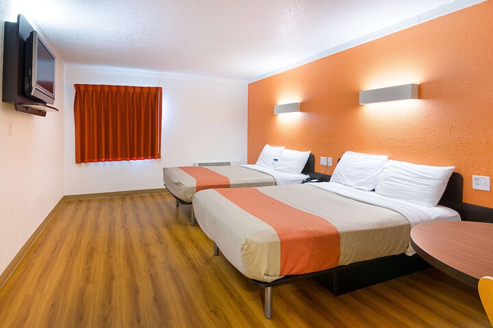 Room 10 of 29