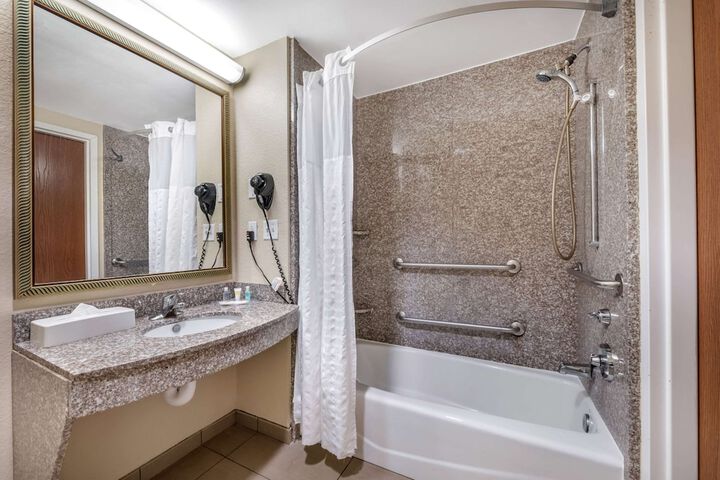 2 Queen Beds Suite (12 of 16)