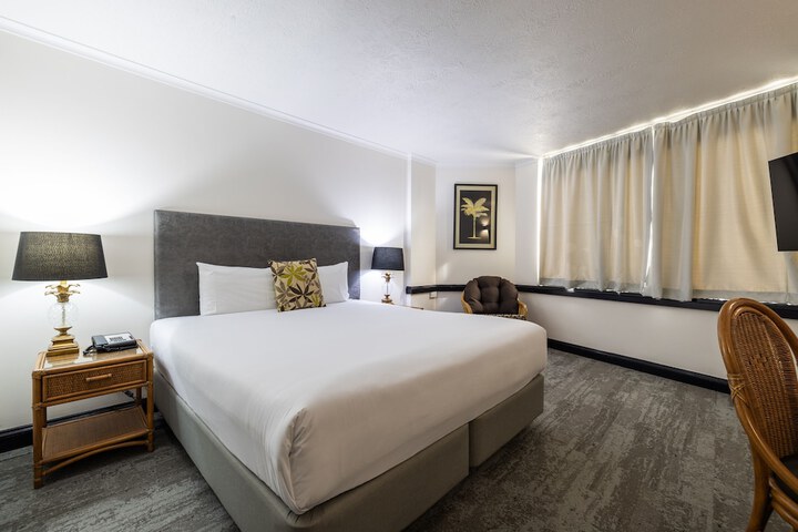 Room 8 of 43