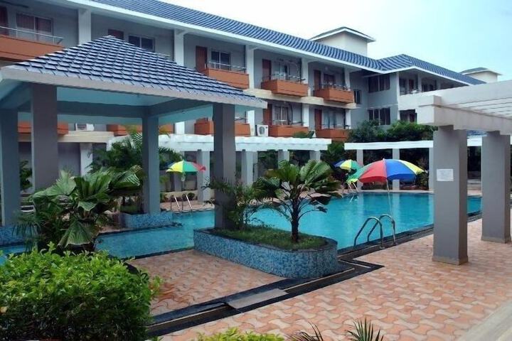 Hotel Pool