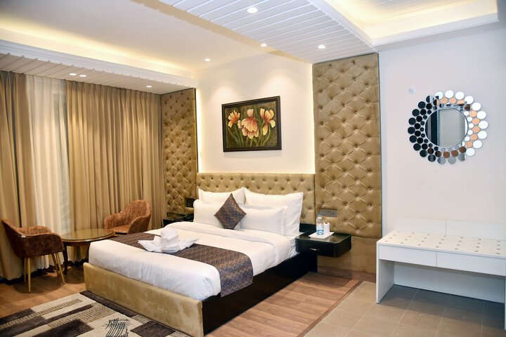 Room 5 of 17