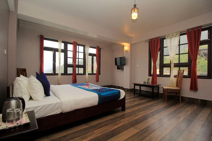 Room 10 of 13