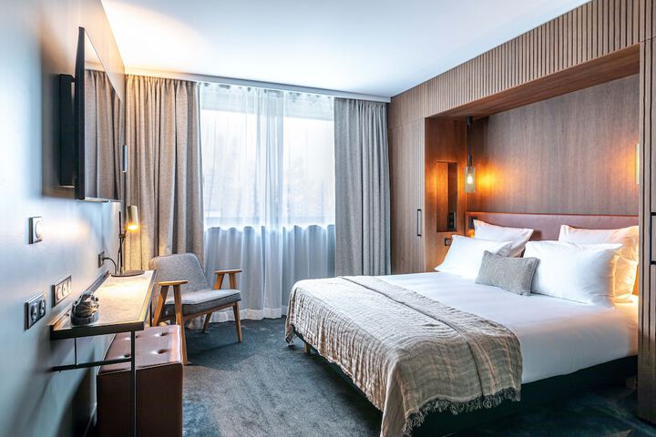 Room 3 of 40
