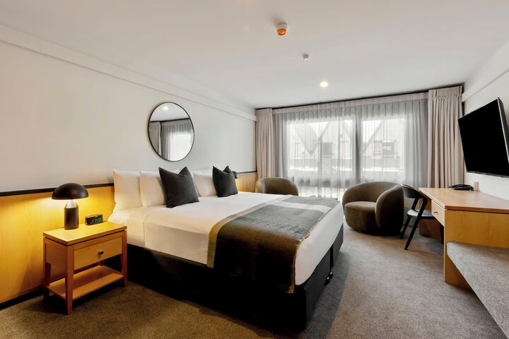 Room 28 of 61