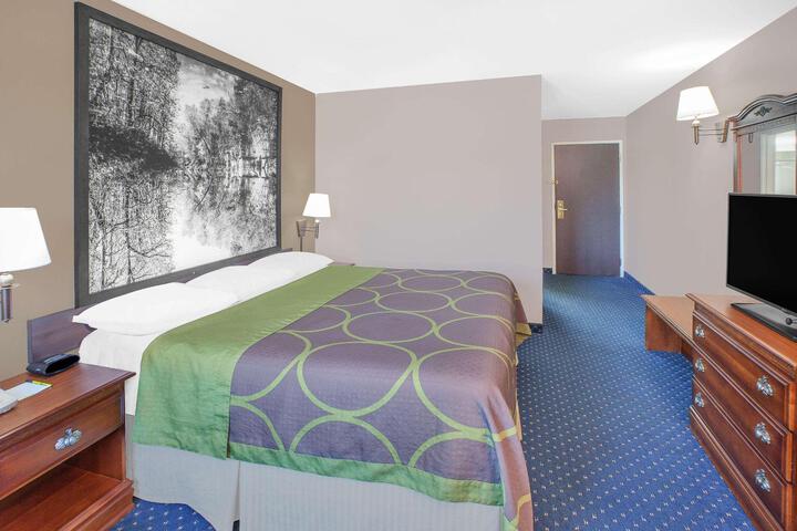 1 King Bed (11 of 13)