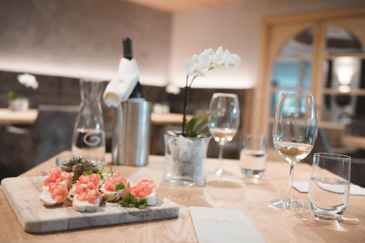Dining 40 of 56
