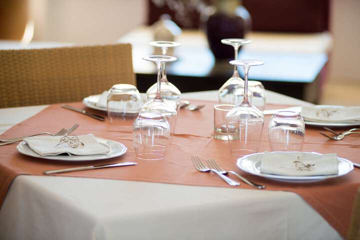 Dining 40 of 60