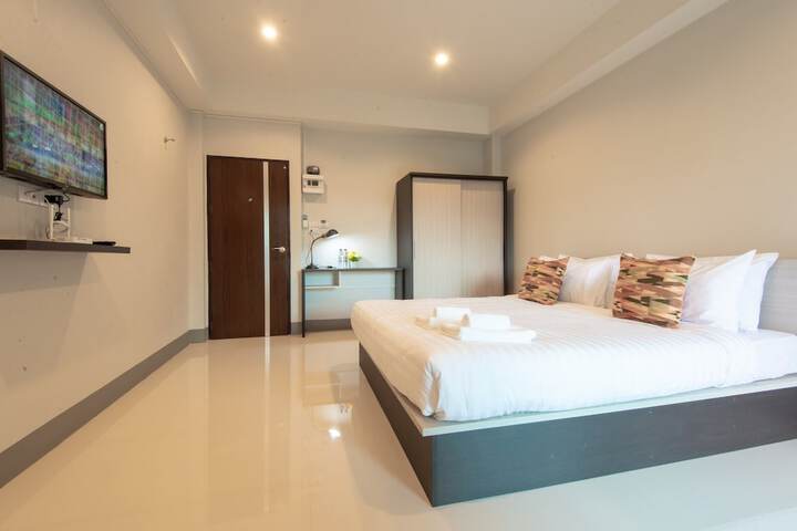 Room 12 of 38