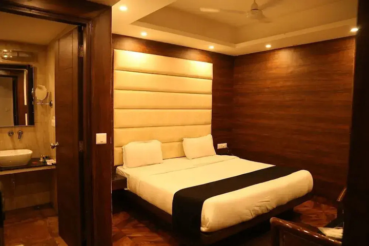 Room 3 of 12