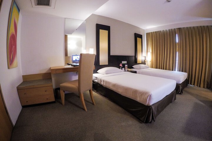Room 8 of 101