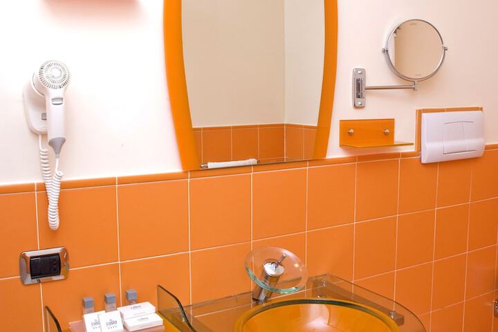 Room 8 of 30