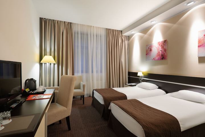 Room 10 of 39