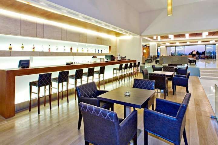 Lounge 94 of 118