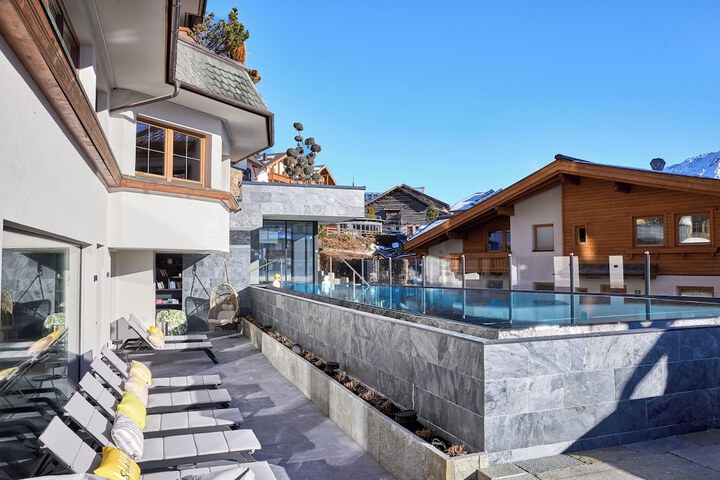 Pool 42 of 112