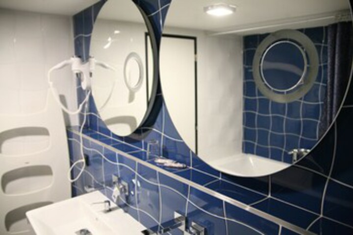 Room 45 of 275
