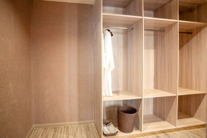 Room 40 of 84
