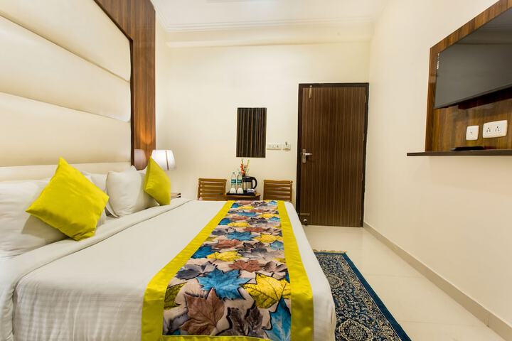 Room 2 of 6