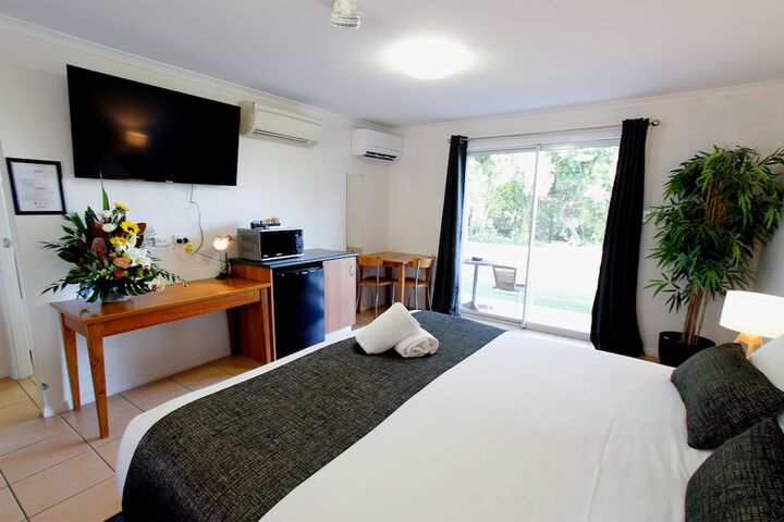 Room 3 of 74