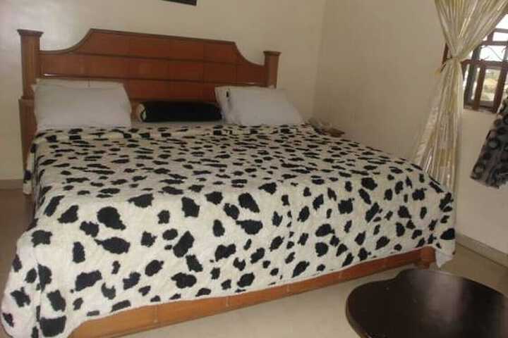 Room 2 of 11