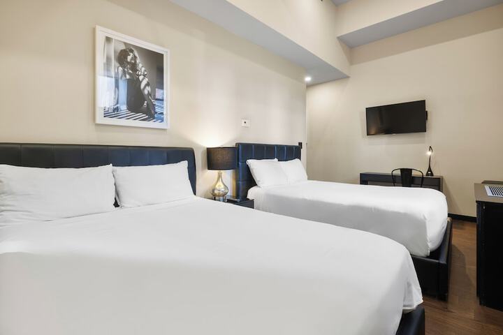 Standard | King Bed (1 of 42)