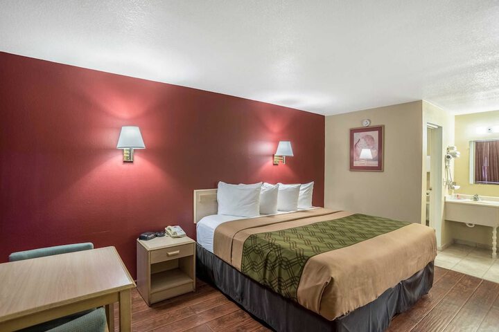 Room 8 of 37