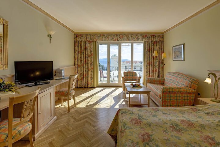 Room 27 of 67
