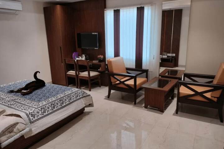 Room 7 of 18